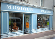 Magasin La Pibole  Loudun, Pianos, guitares, lutherie, achat, vente, neuf et occasion. Magasin La Pibole  Loudun, Pianos, guitares, lutherie, achat, vente, neuf et occasion. Livraison  Poitiers, Tours, Chatellerault, Saumur, La Rochelle, Angers, Azay-Le-Rideau, Jou-Les-Tours, Tours, Poitiers, Angers, Saumur, Tours, Thouars, Chinon, Avoine, Tours, Poitiers, La Rochelle, en Poitou-Charentes.